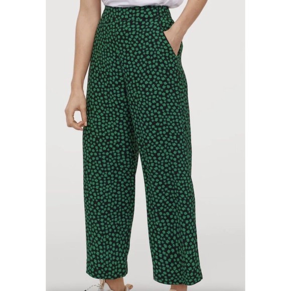 H&M Other - H&M Women Pants Casual leg cropped Green & Black Flo cord trousers